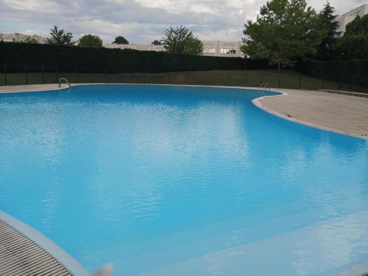 Romantisme et glamour avec spa, piscine et jardin Dijon Extérieur photo